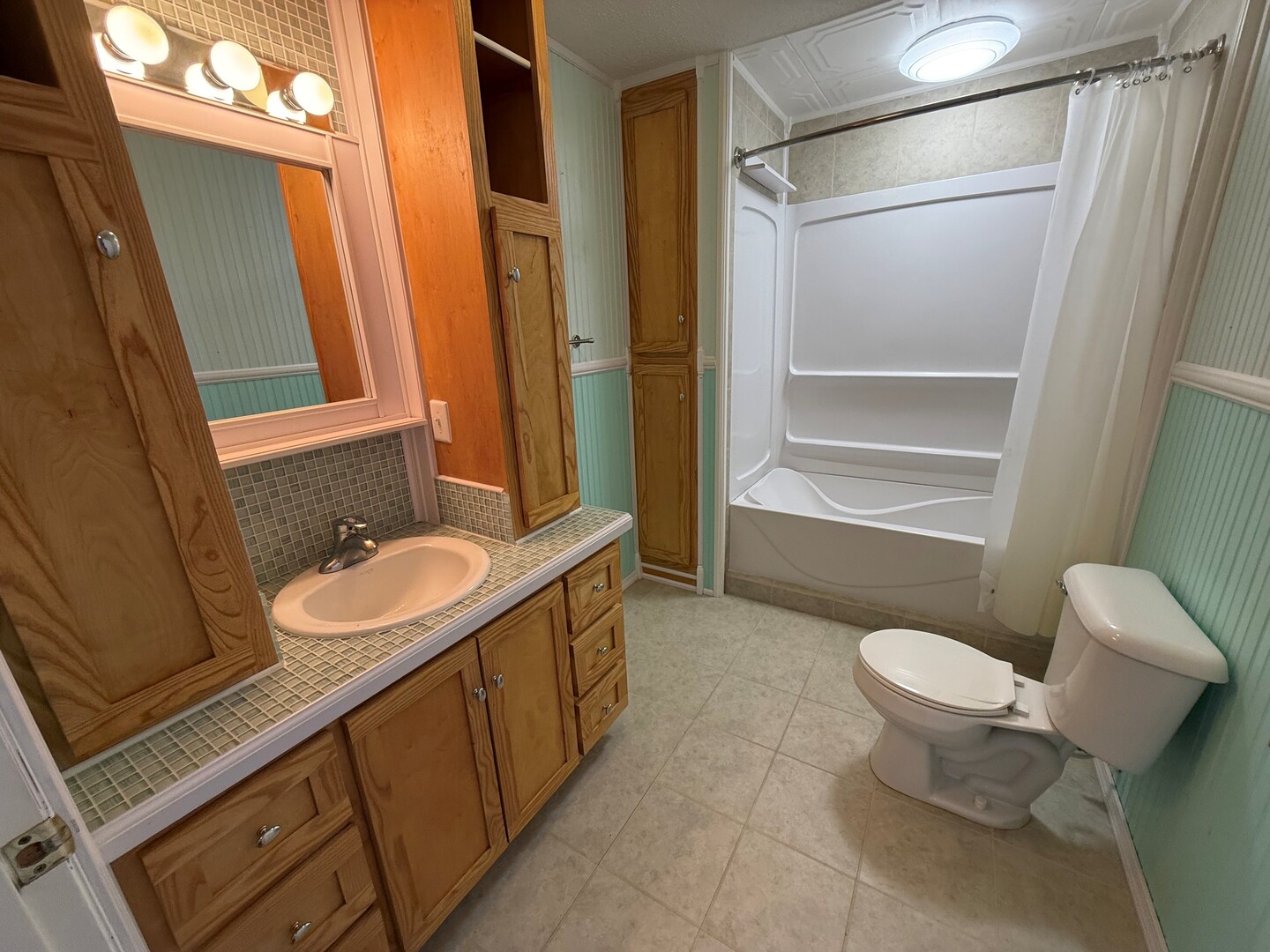 2093 Spicer Avenue Property Photo 12