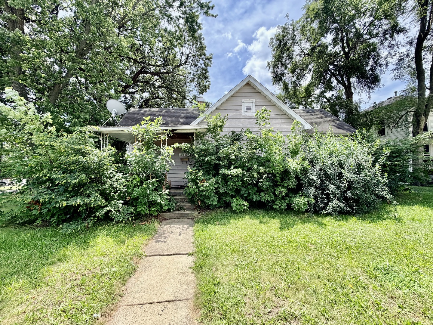 214 E Reynolds Street Property Photo 1