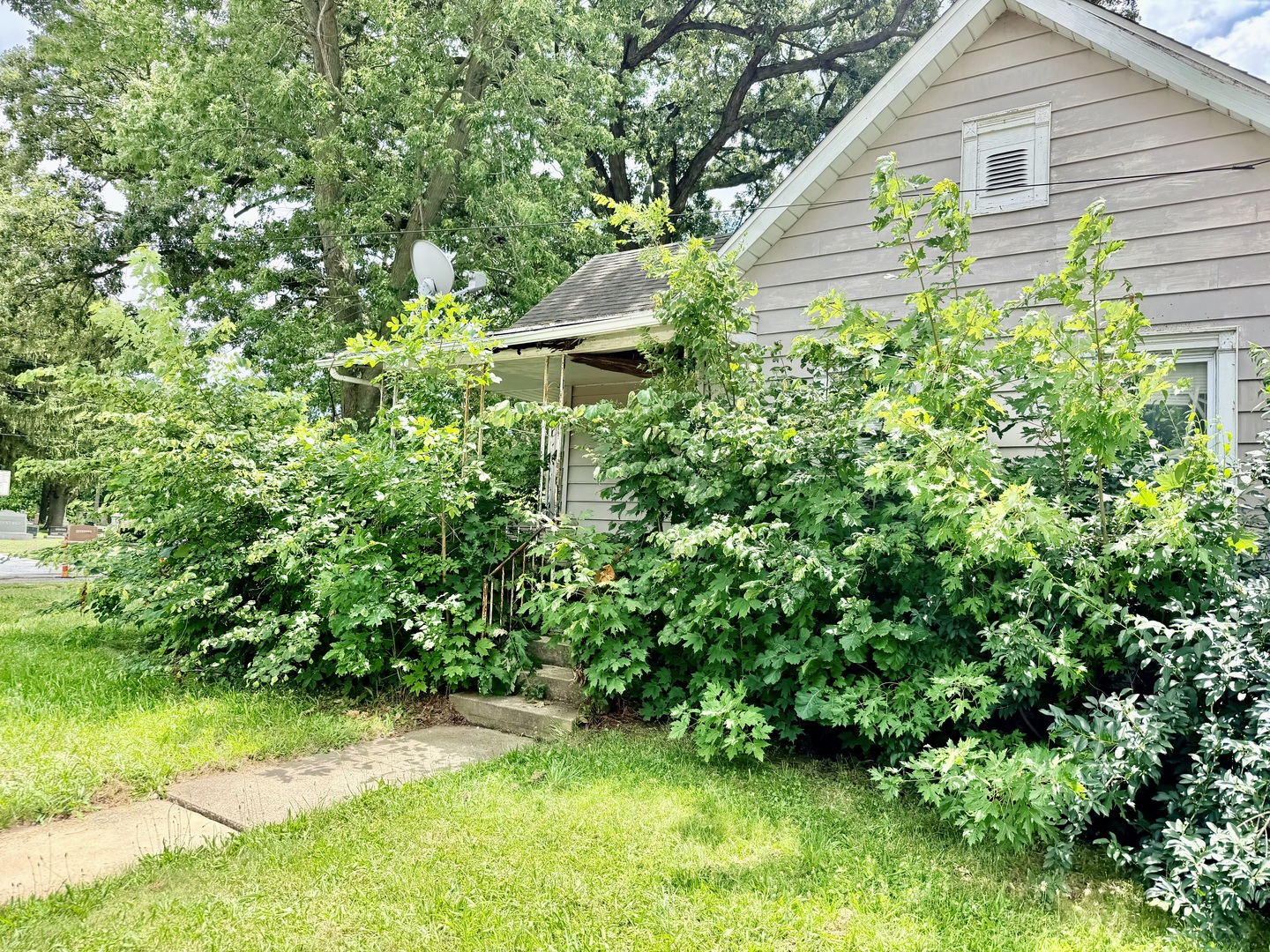 214 E Reynolds Street Property Photo 2