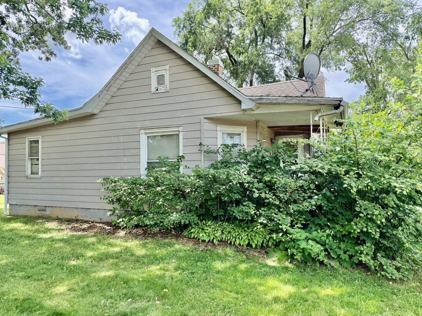 214 E Reynolds Street Property Photo 3