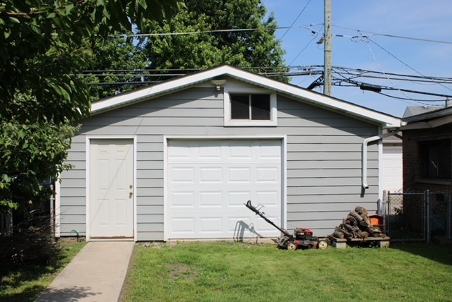 4031 S Harlem Avenue Property Photo 5