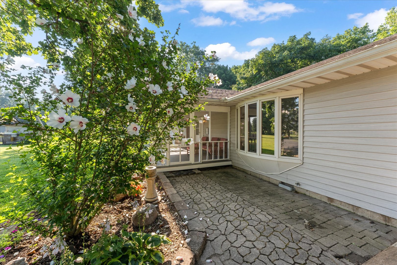 1430 Riverbend Lane Property Photo 3