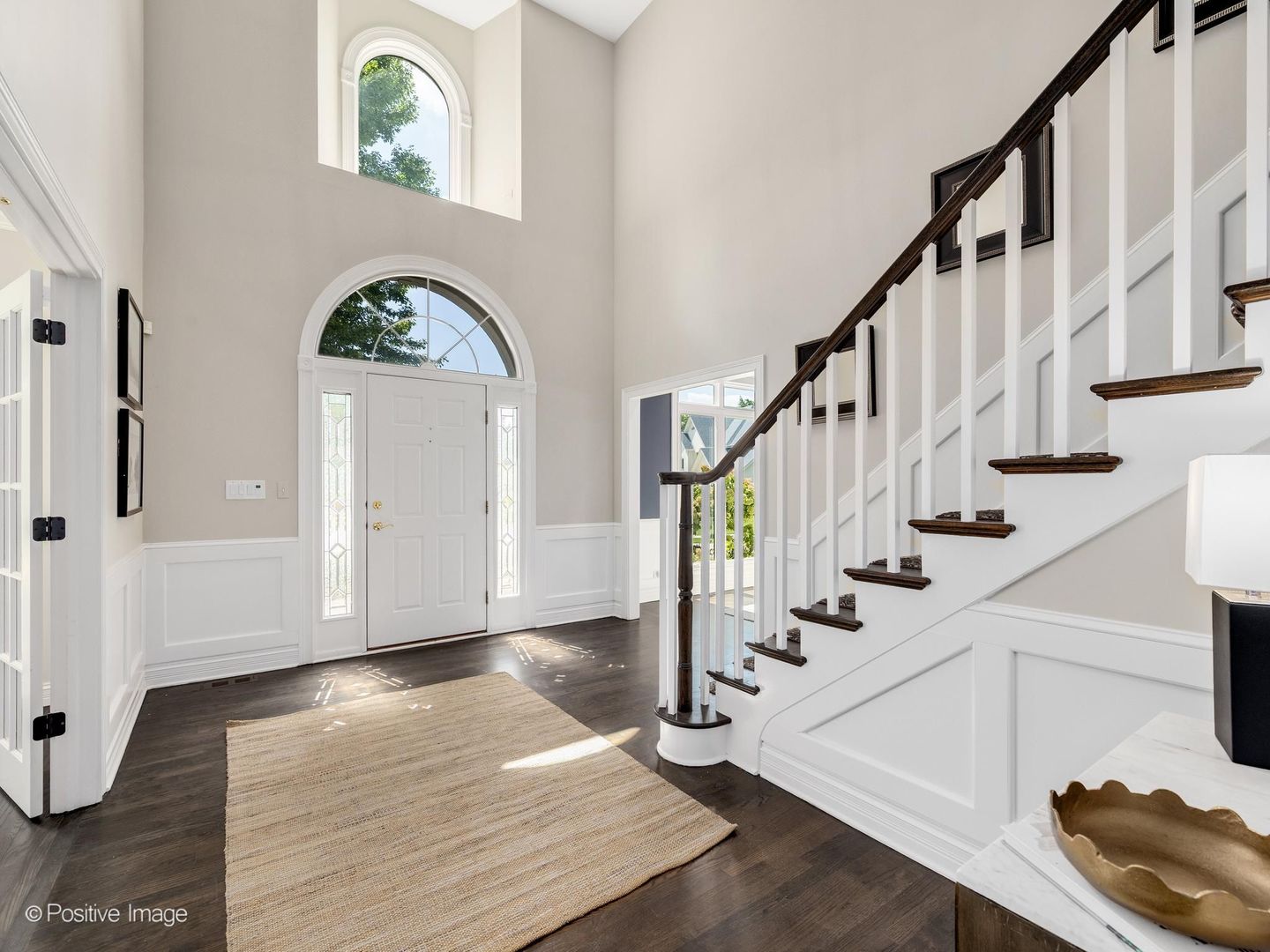 2s351 Chaucer Court Property Photo 3