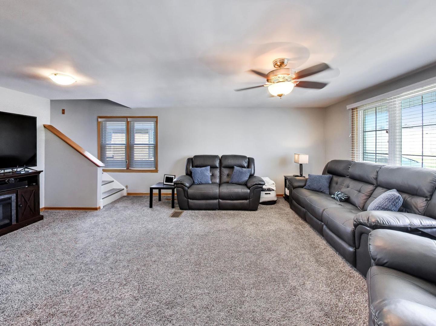 5110 S Nagle Avenue Property Photo 3