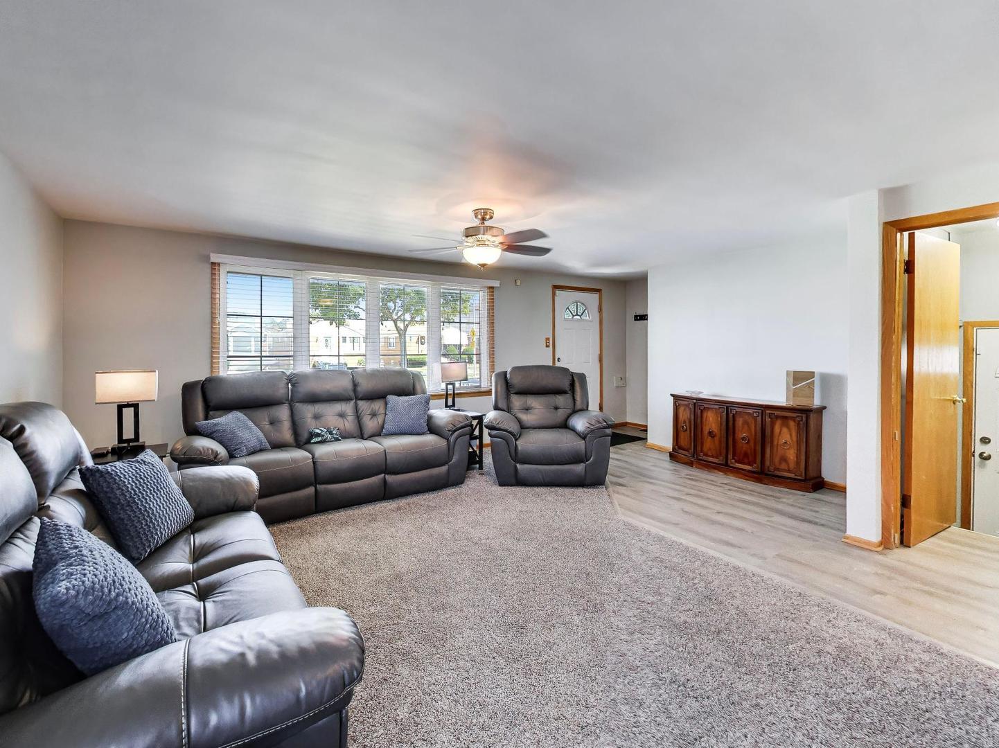 5110 S Nagle Avenue Property Photo 4