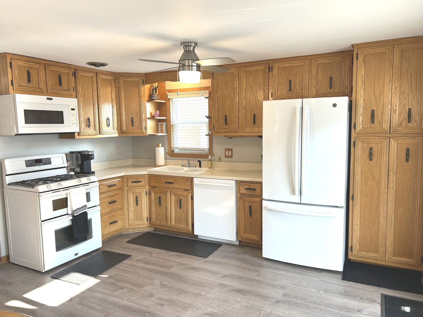 5110 S Nagle Avenue Property Photo 6