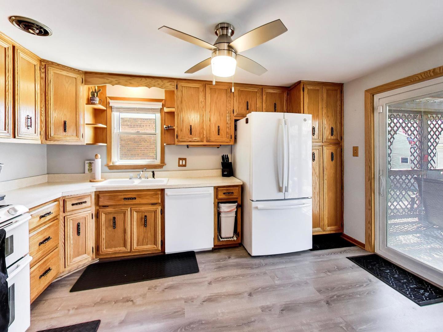 5110 S Nagle Avenue Property Photo 8