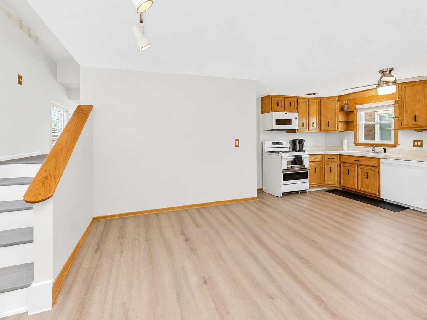 5110 S Nagle Avenue Property Photo 9
