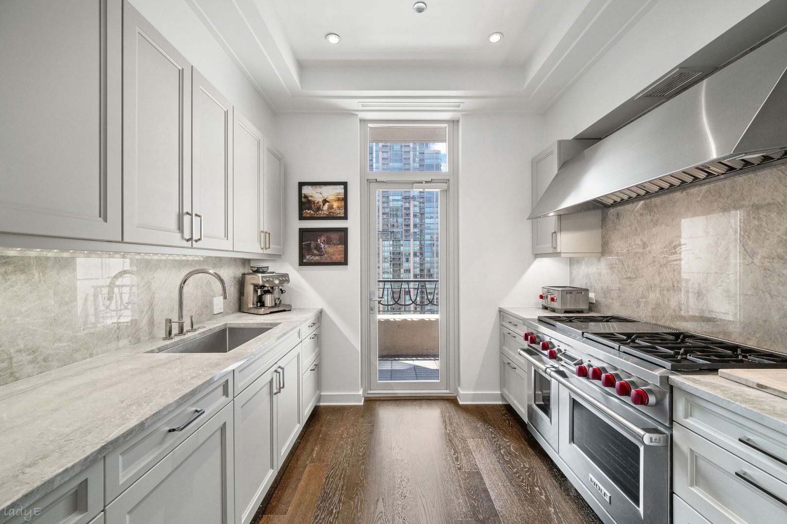 118 E Erie Street 23d Property Photo 9