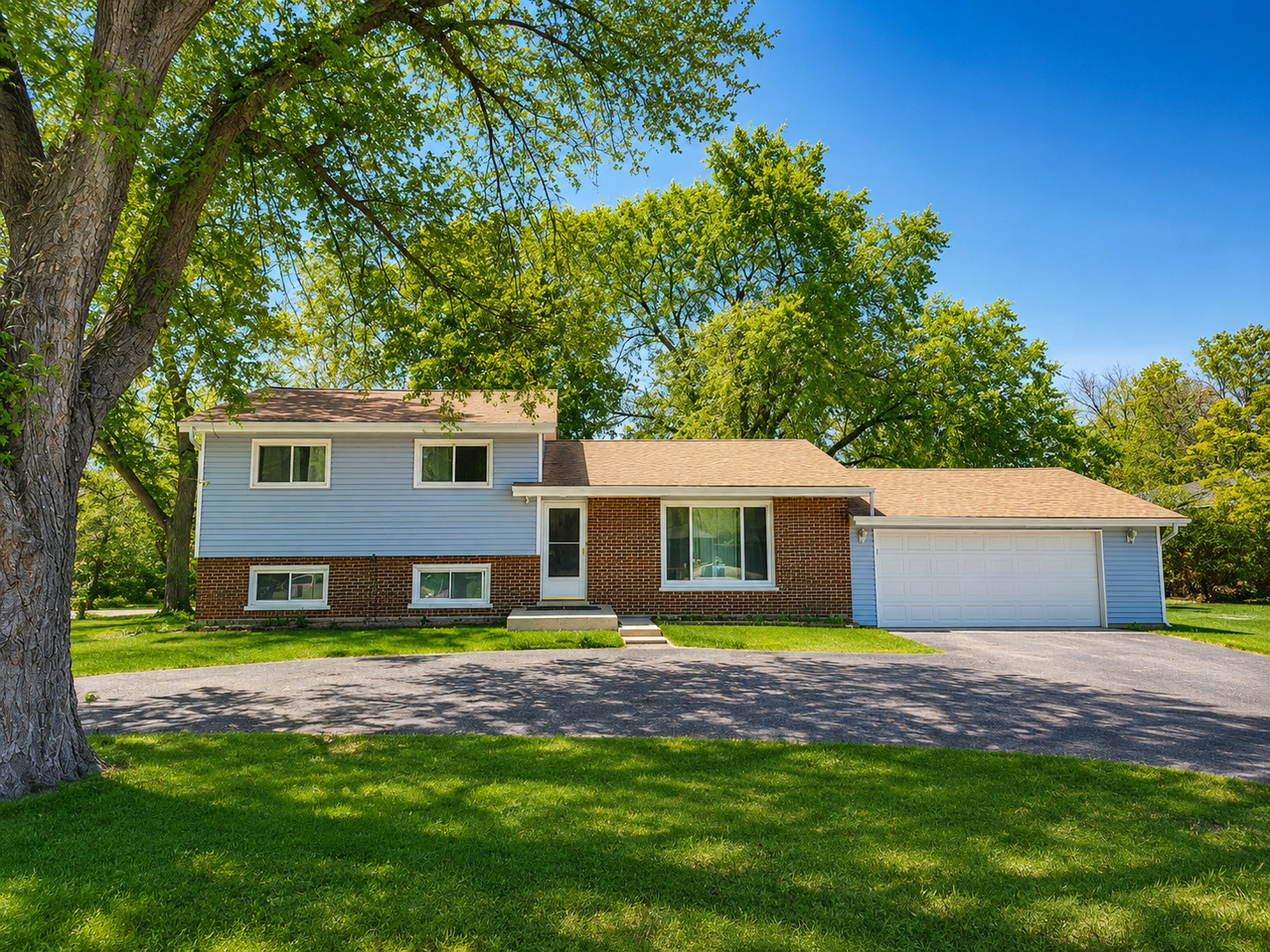 1352 Glen Ellyn Road Property Photo 1