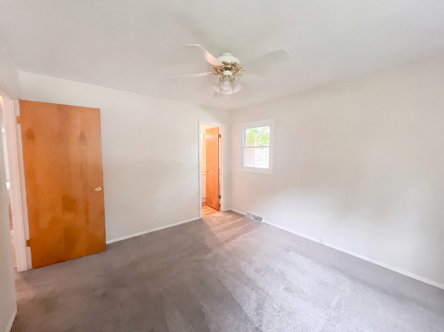 912 Hollycrest Drive Property Photo 8