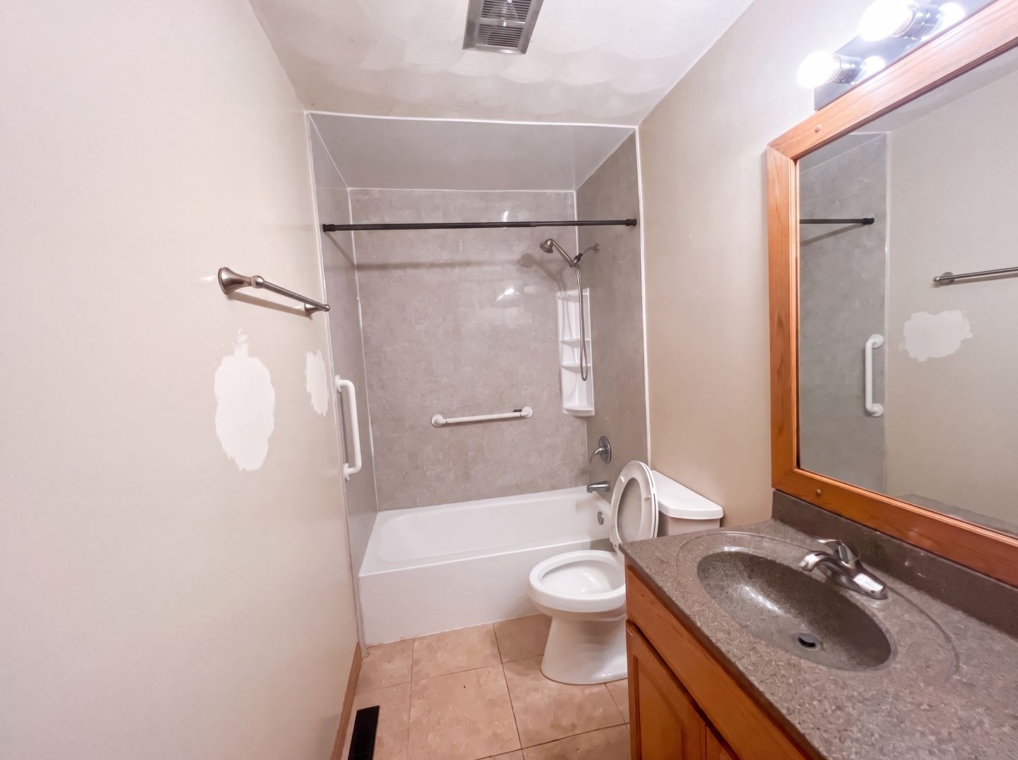 912 Hollycrest Drive Property Photo 11
