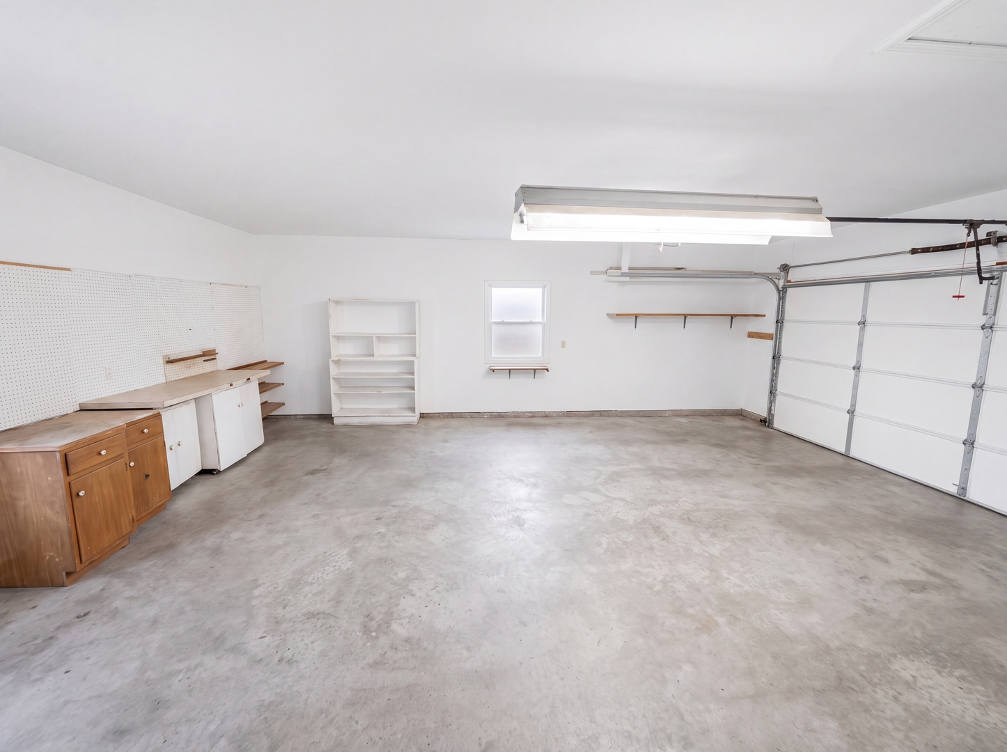 912 Hollycrest Drive Property Photo 14