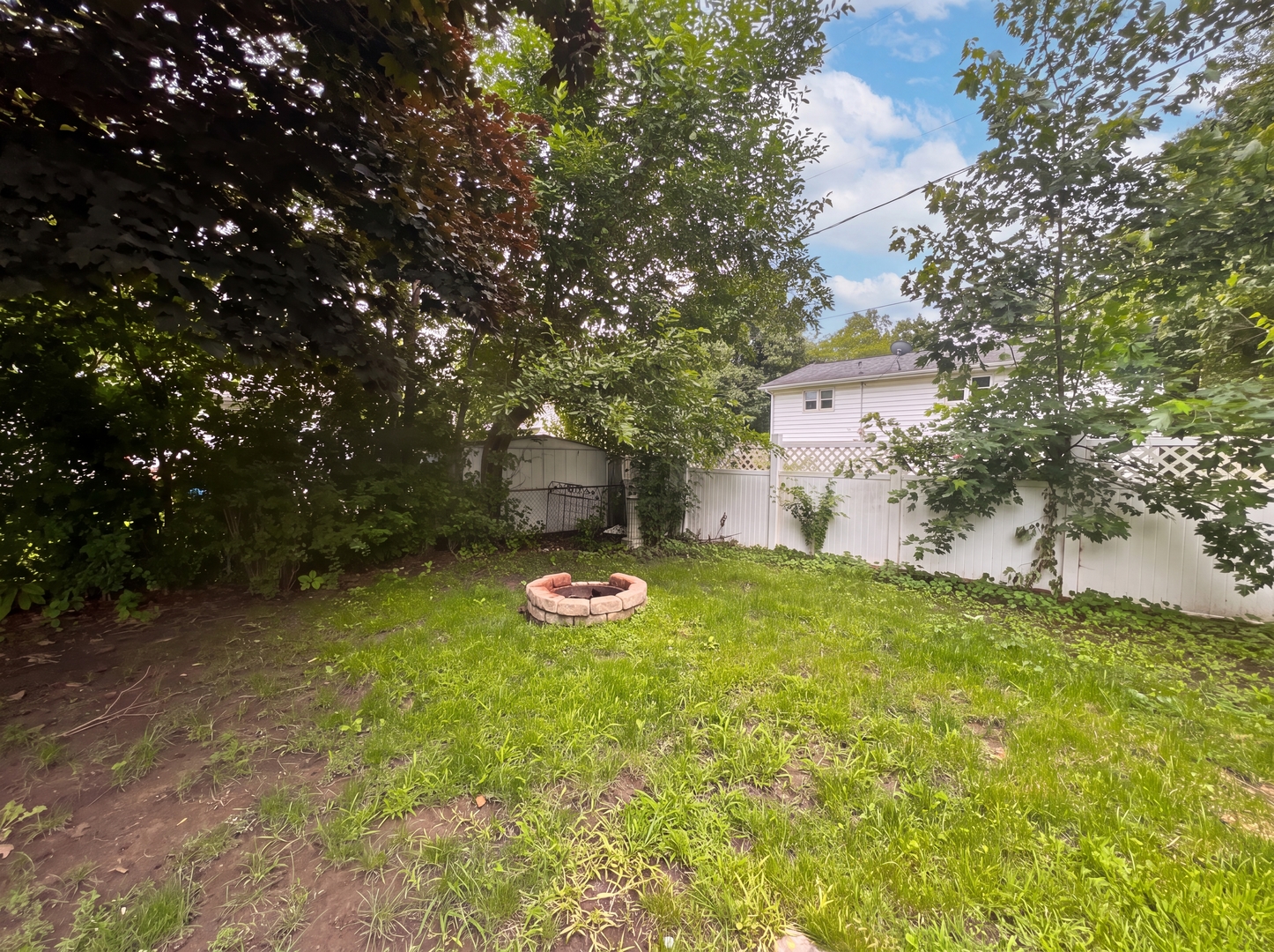 912 Hollycrest Drive Property Photo 15