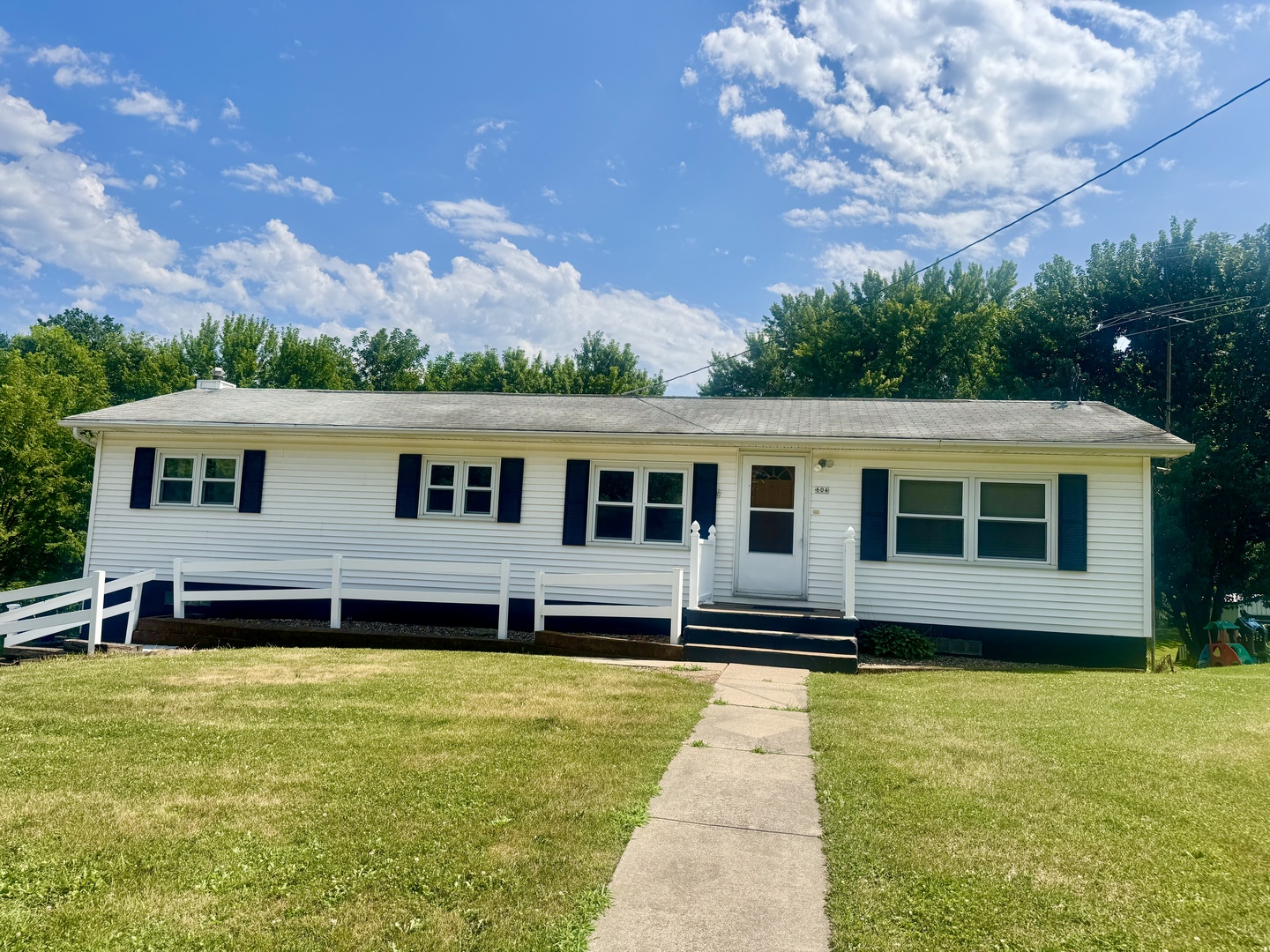 604 Edgington Street Property Photo 1