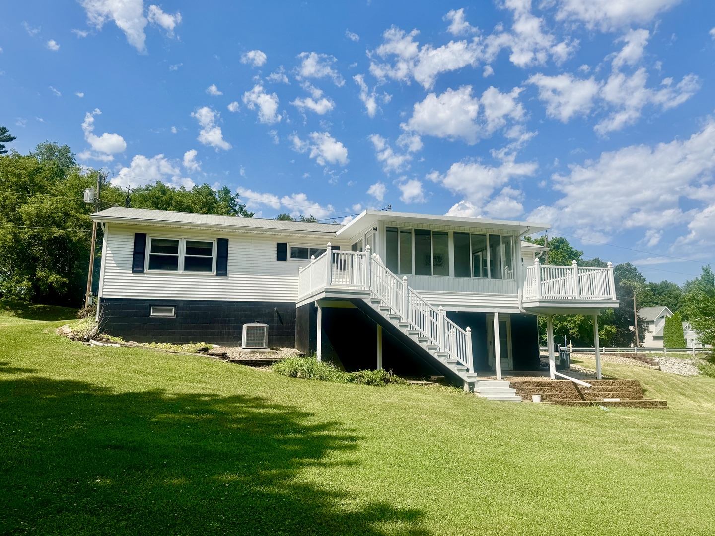 604 Edgington Street Property Photo 2