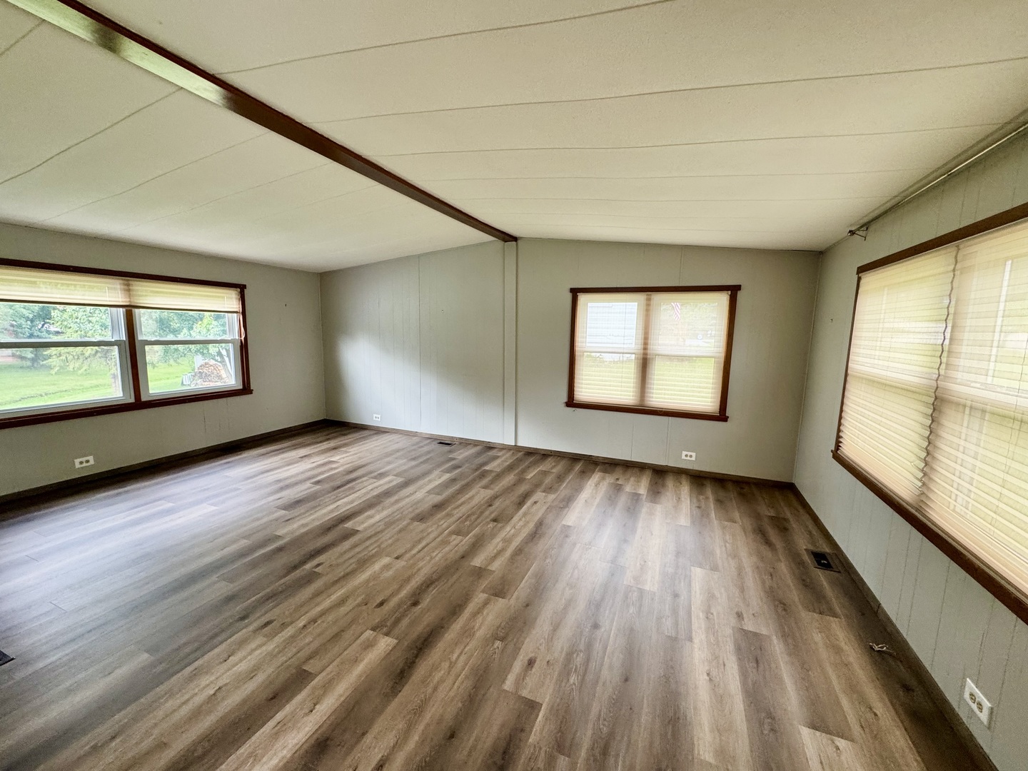 604 Edgington Street Property Photo 4
