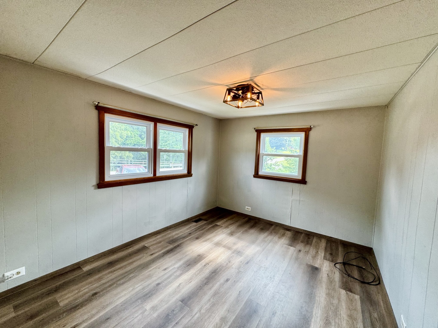 604 Edgington Street Property Photo 8