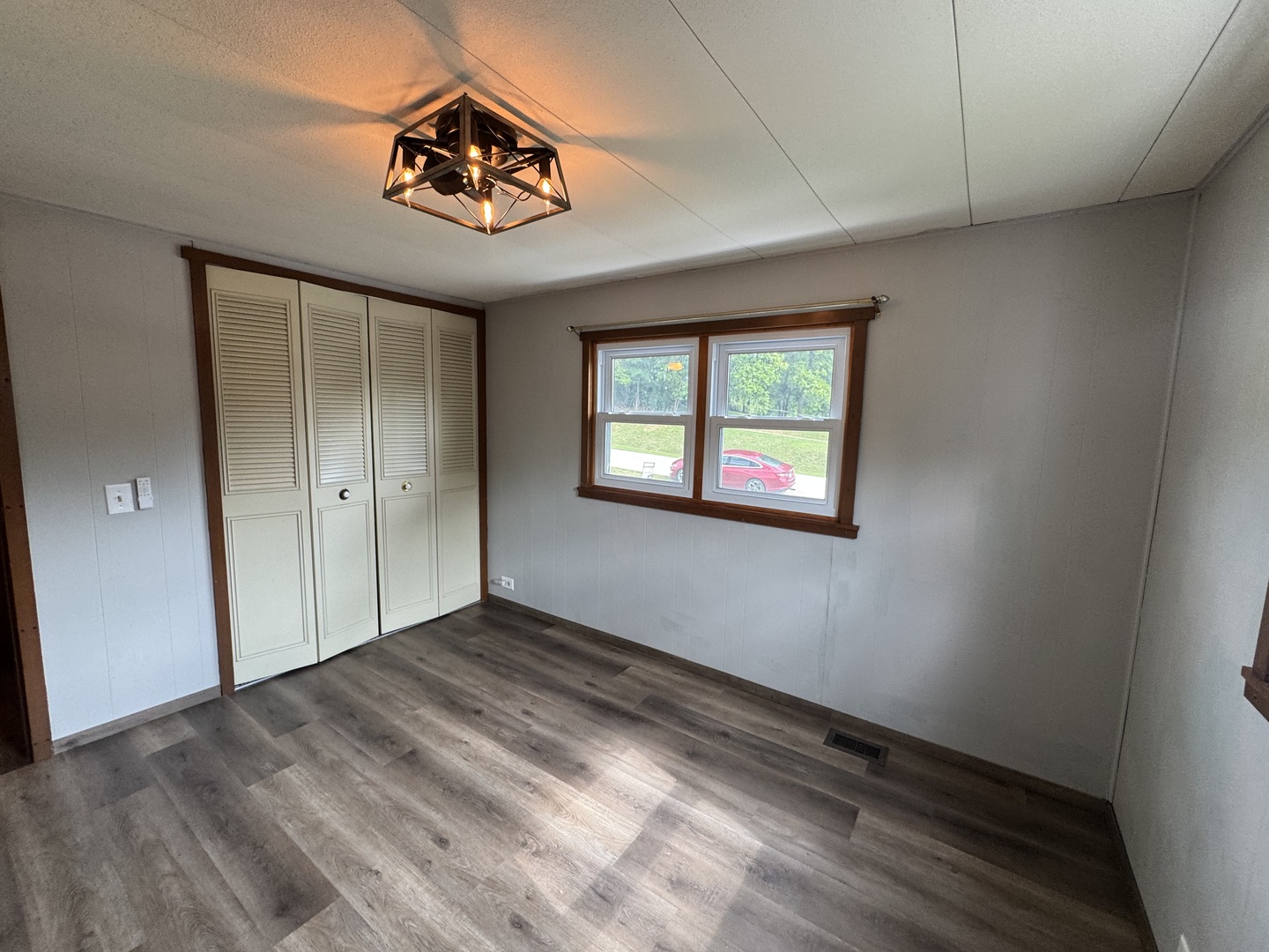 604 Edgington Street Property Photo 9