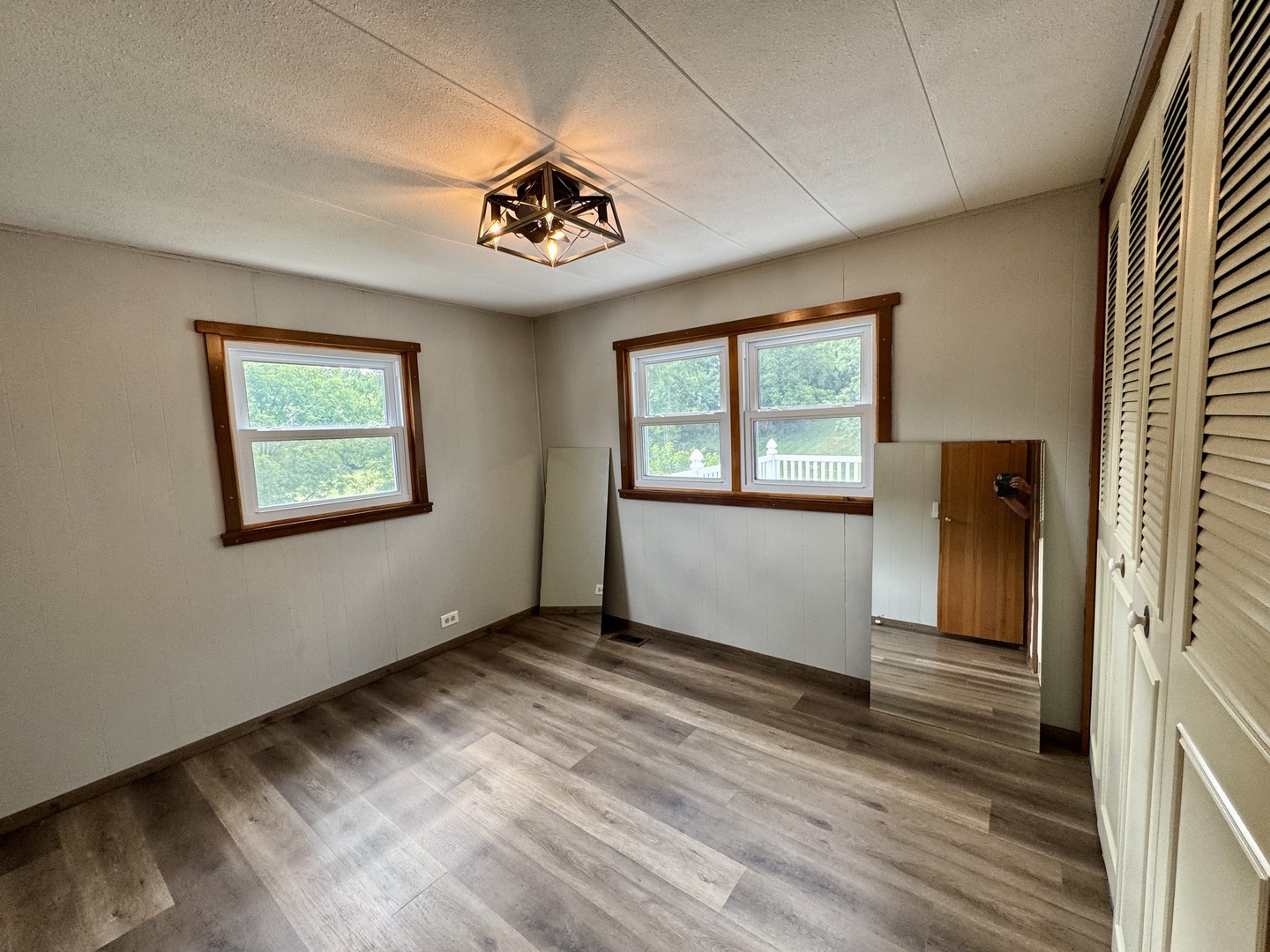 604 Edgington Street Property Photo 11