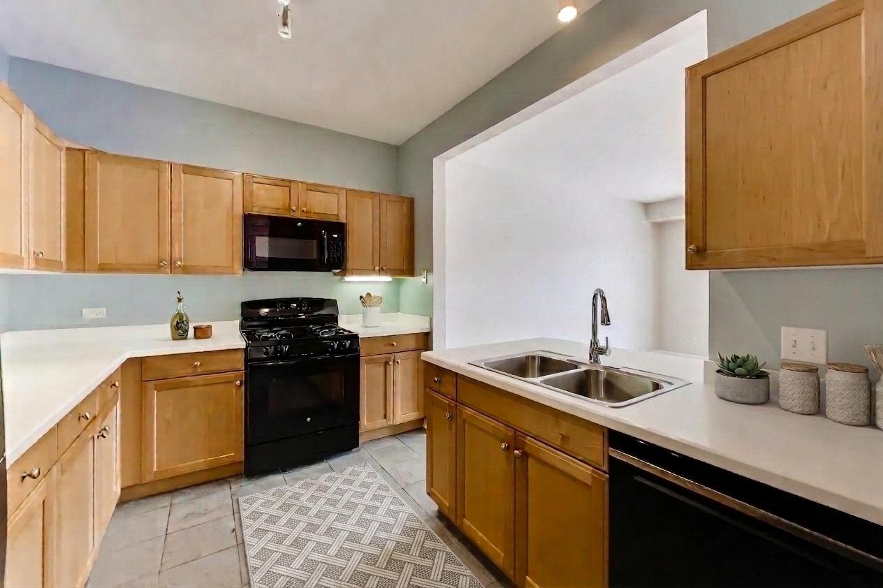 2951 Central Street 307 Property Photo 4