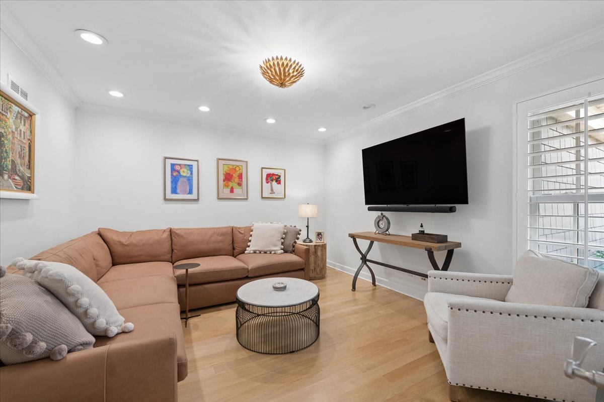 211 Kenmore Avenue Property Photo 8