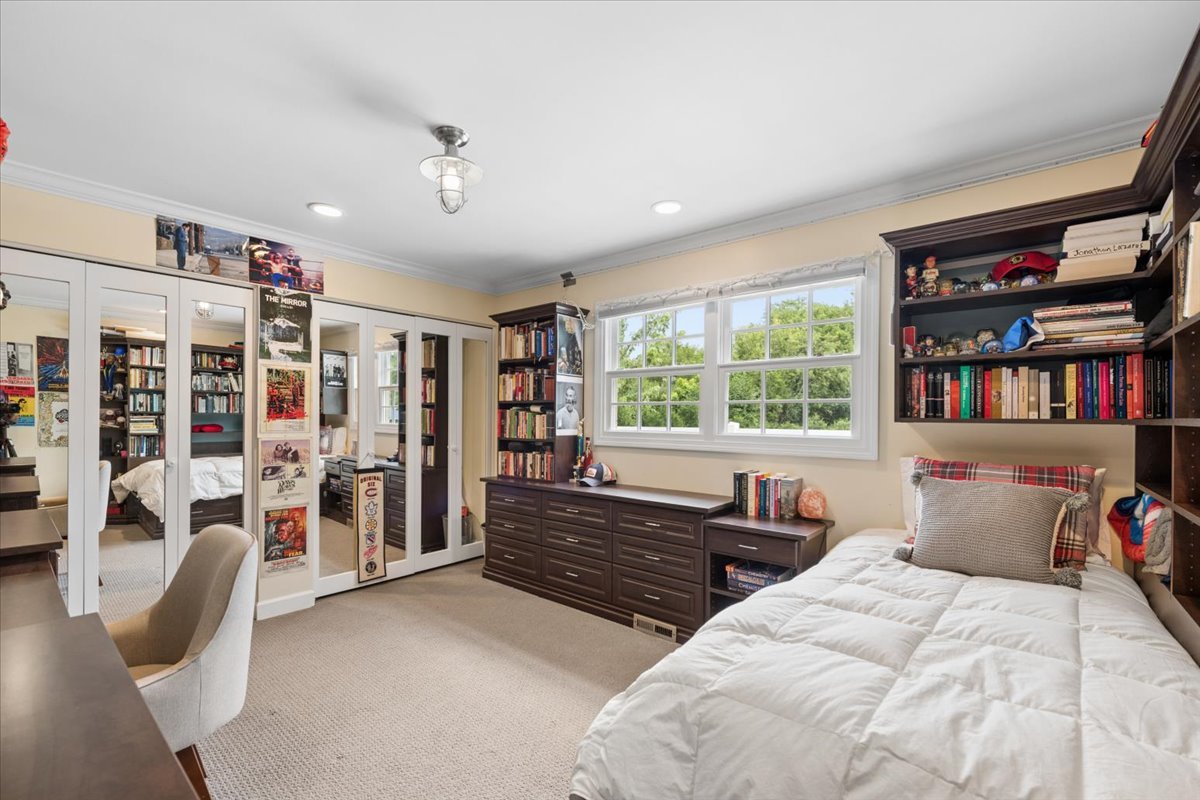 211 Kenmore Avenue Property Photo 13