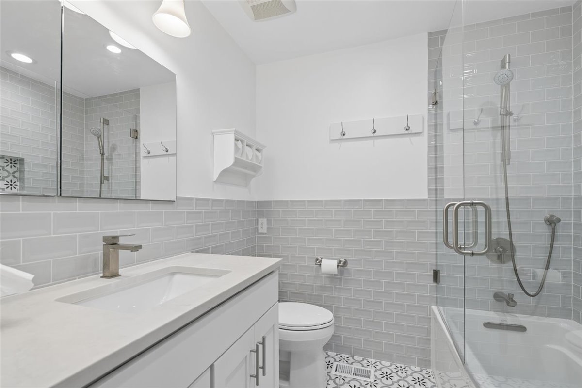 211 Kenmore Avenue Property Photo 15