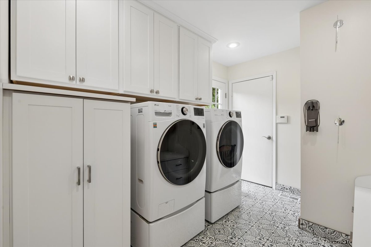 211 Kenmore Avenue Property Photo 16