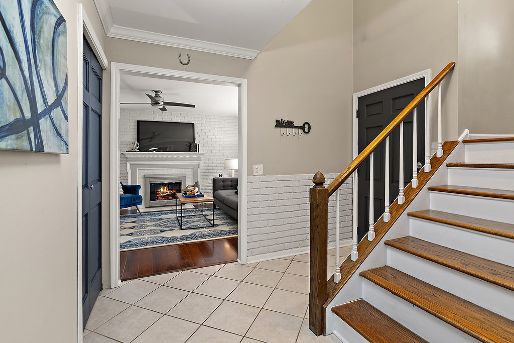1296 Farnsworth Lane Property Photo 6