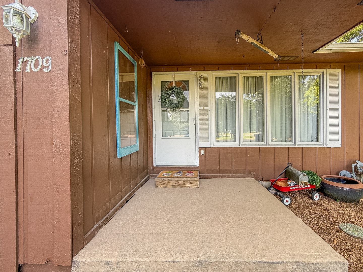 1709 W South Shore Drive Property Photo 4