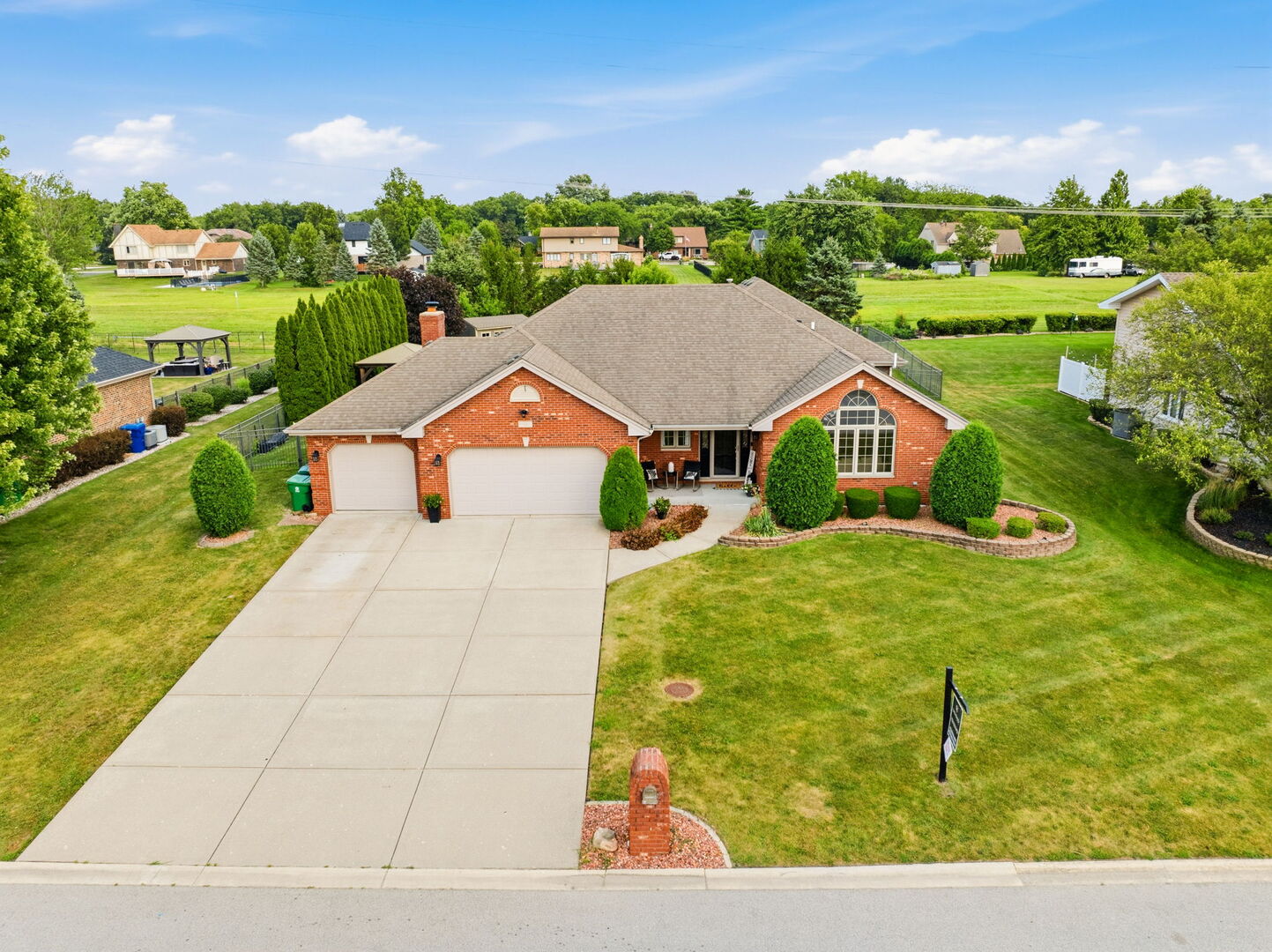 16065 Ridgewood Drive Property Photo 2