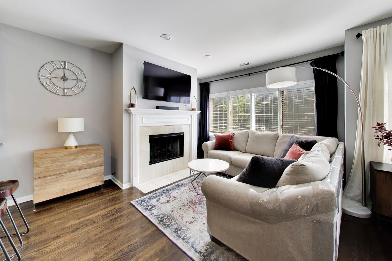 3250 N Damen Avenue 2 Property Photo 3