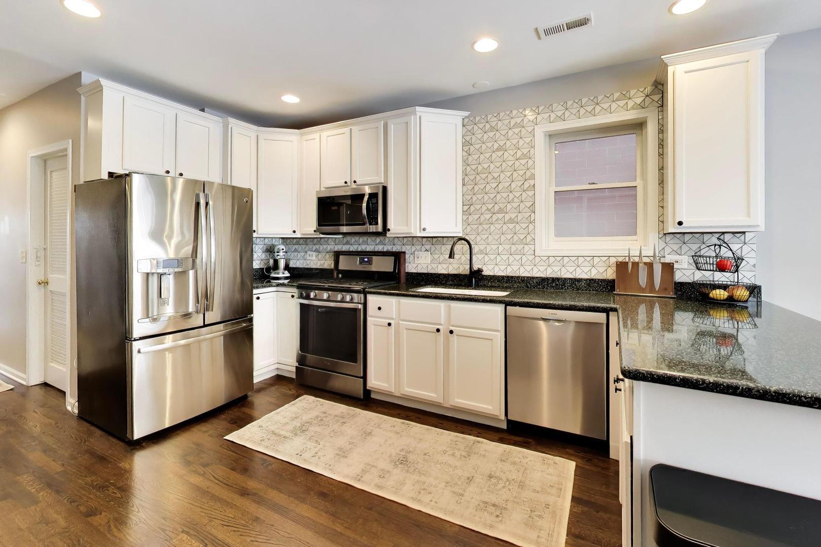 3250 N Damen Avenue 2 Property Photo 10