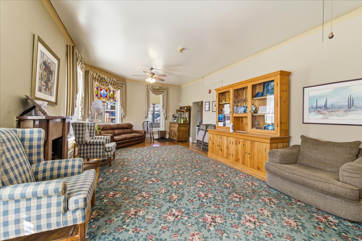 479 N Lake Street Property Photo 3