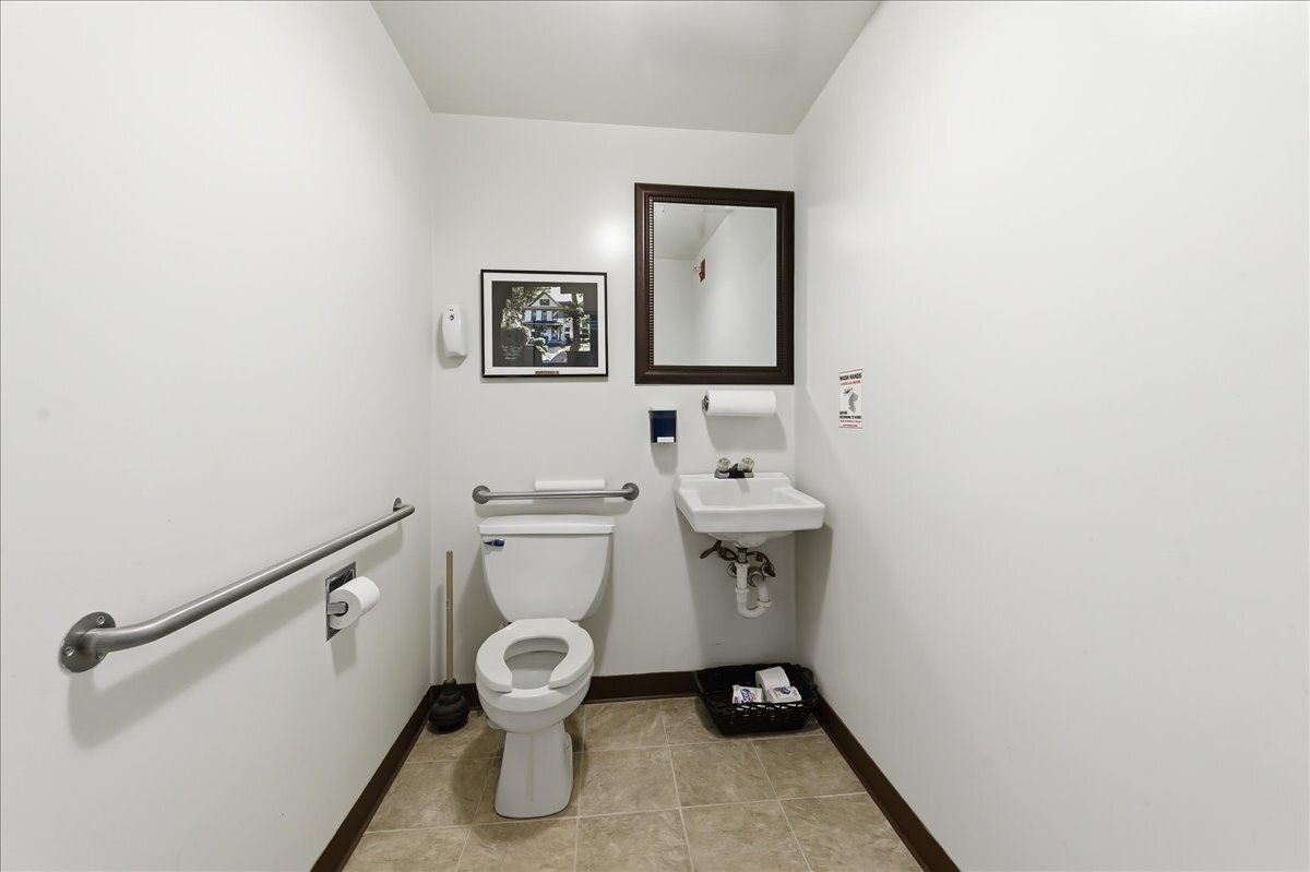 479 N Lake Street Property Photo 10