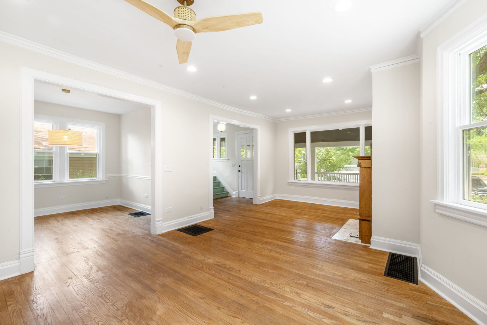 4142 Wolf Road Property Photo 9