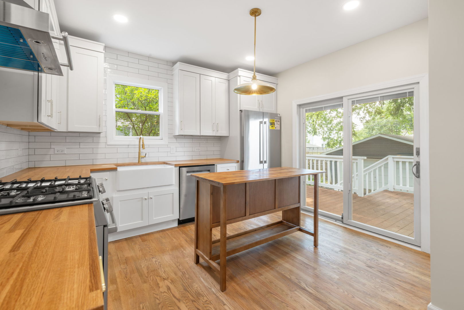 4142 Wolf Road Property Photo 15
