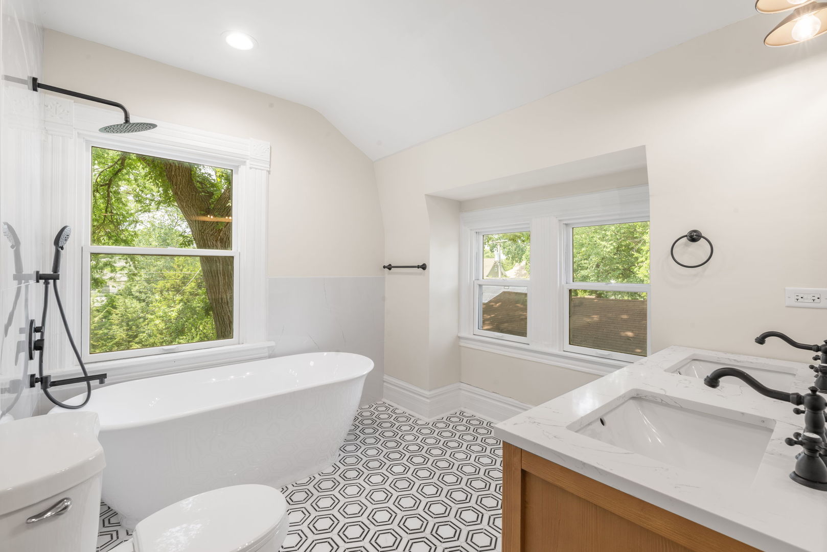 4142 Wolf Road Property Photo 22