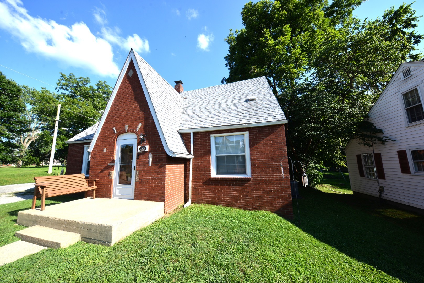 1501 Viola Avenue Property Photo 2