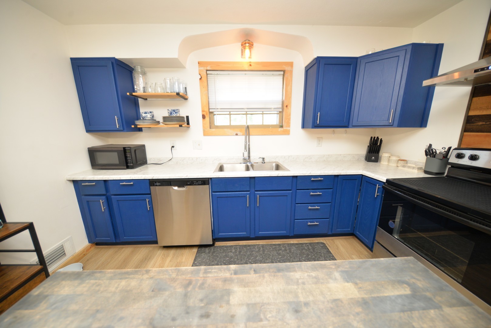 1501 Viola Avenue Property Photo 15