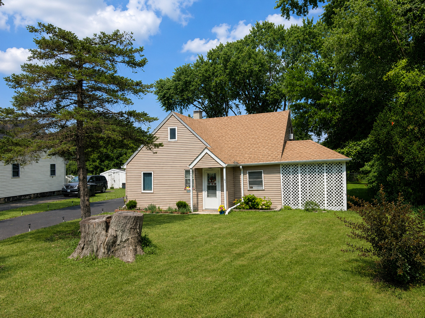 924 Hillwood Circle Property Photo 2