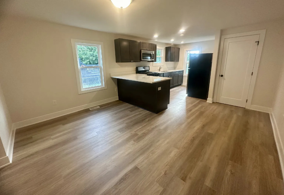 481 N Cottage Avenue Property Photo 2