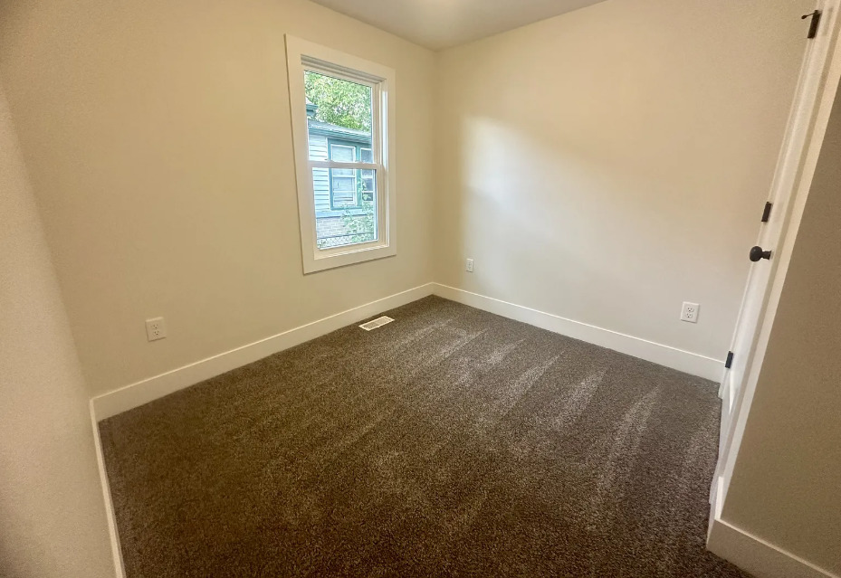 481 N Cottage Avenue Property Photo 4