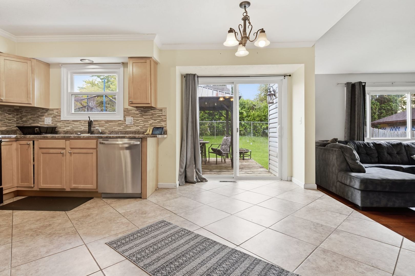 2811 Phillip Place Property Photo 9