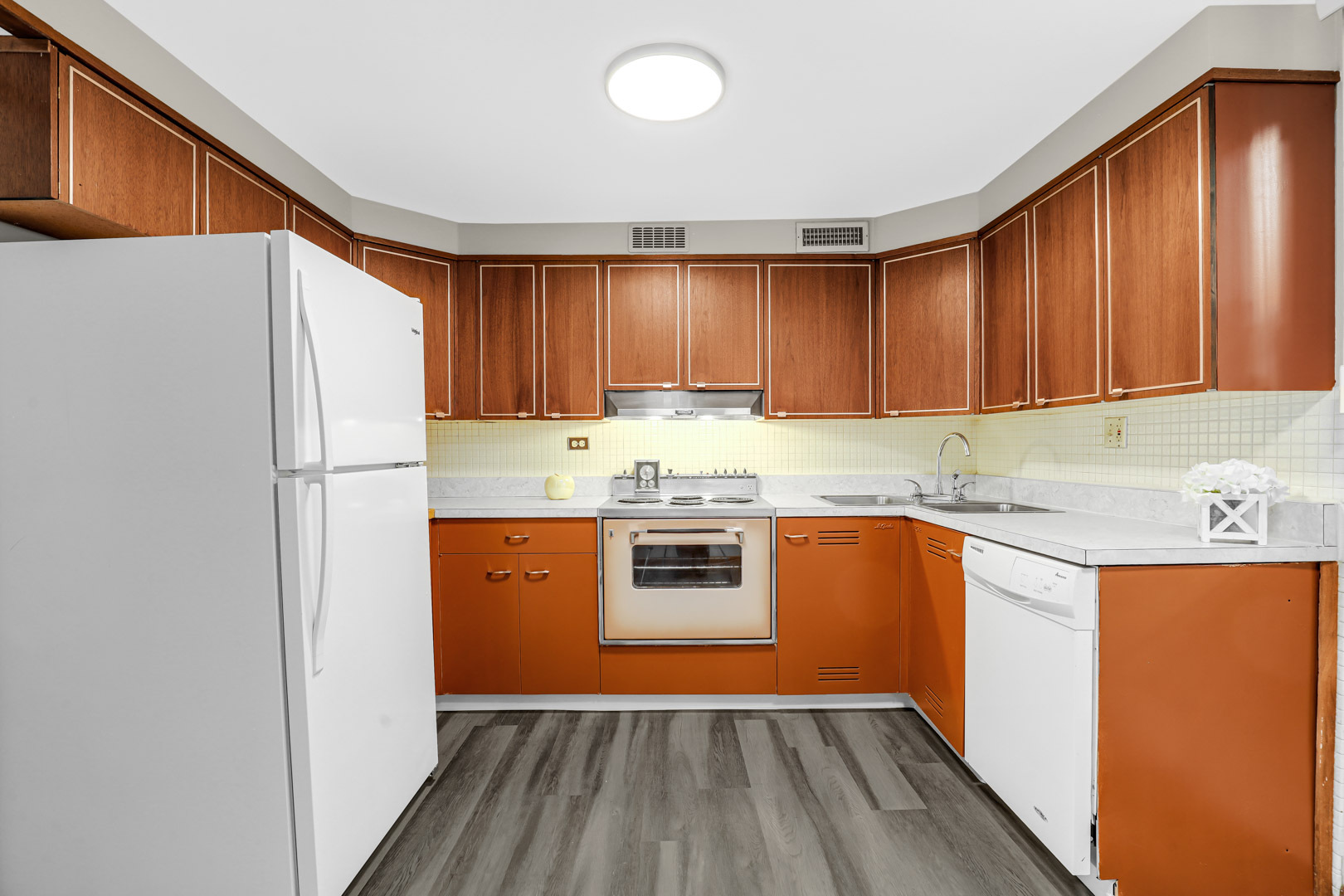 7101 W Foster Place B Property Photo 6