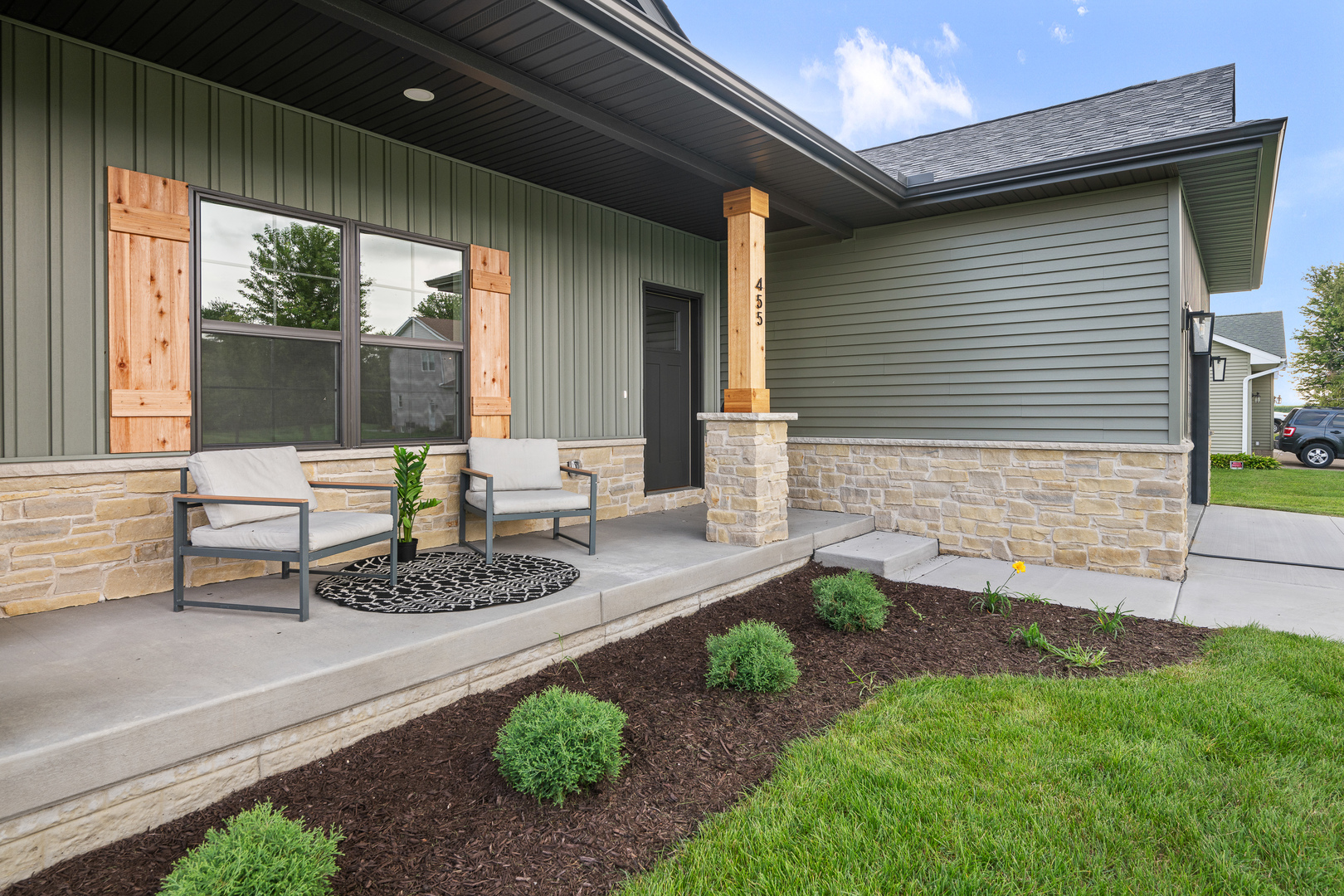 455 Rhonda Road Property Photo 4