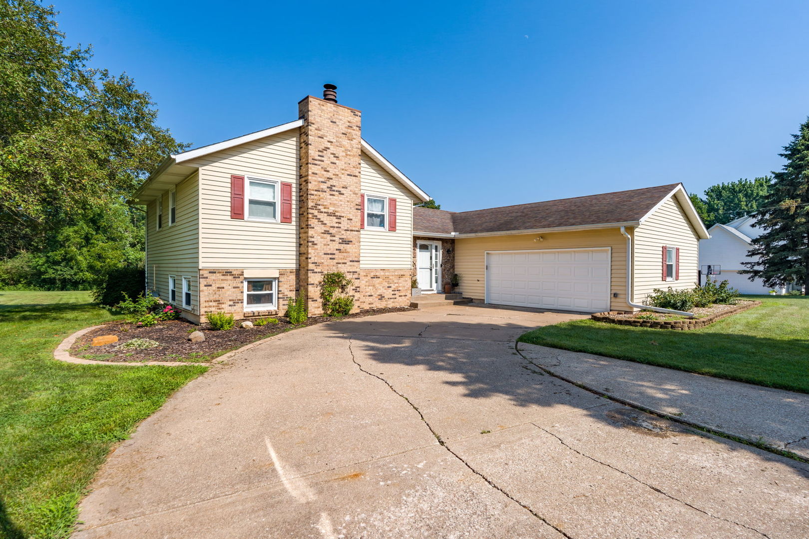 25 Woodcrest Drive Property Photo 1