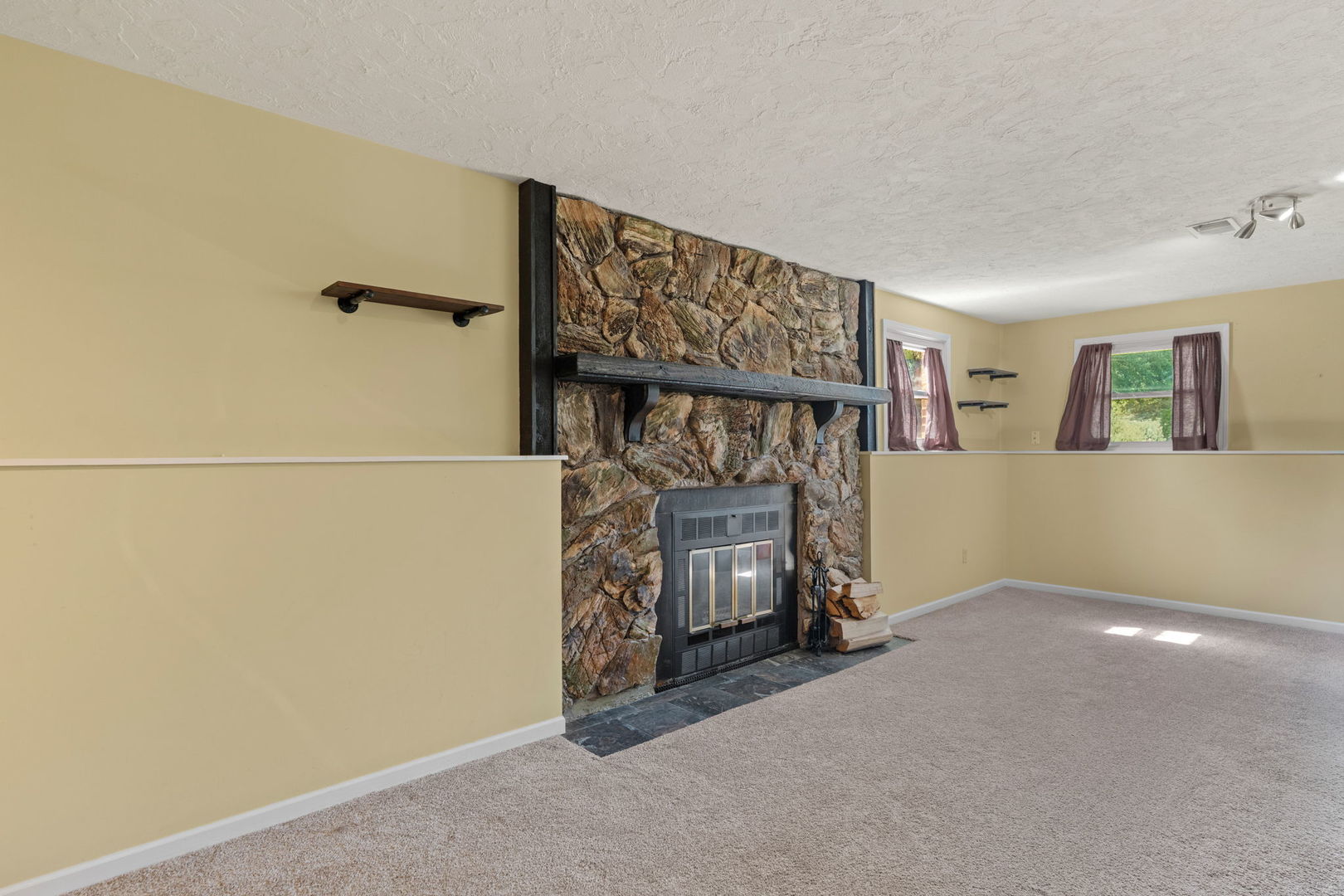 25 Woodcrest Drive Property Photo 22