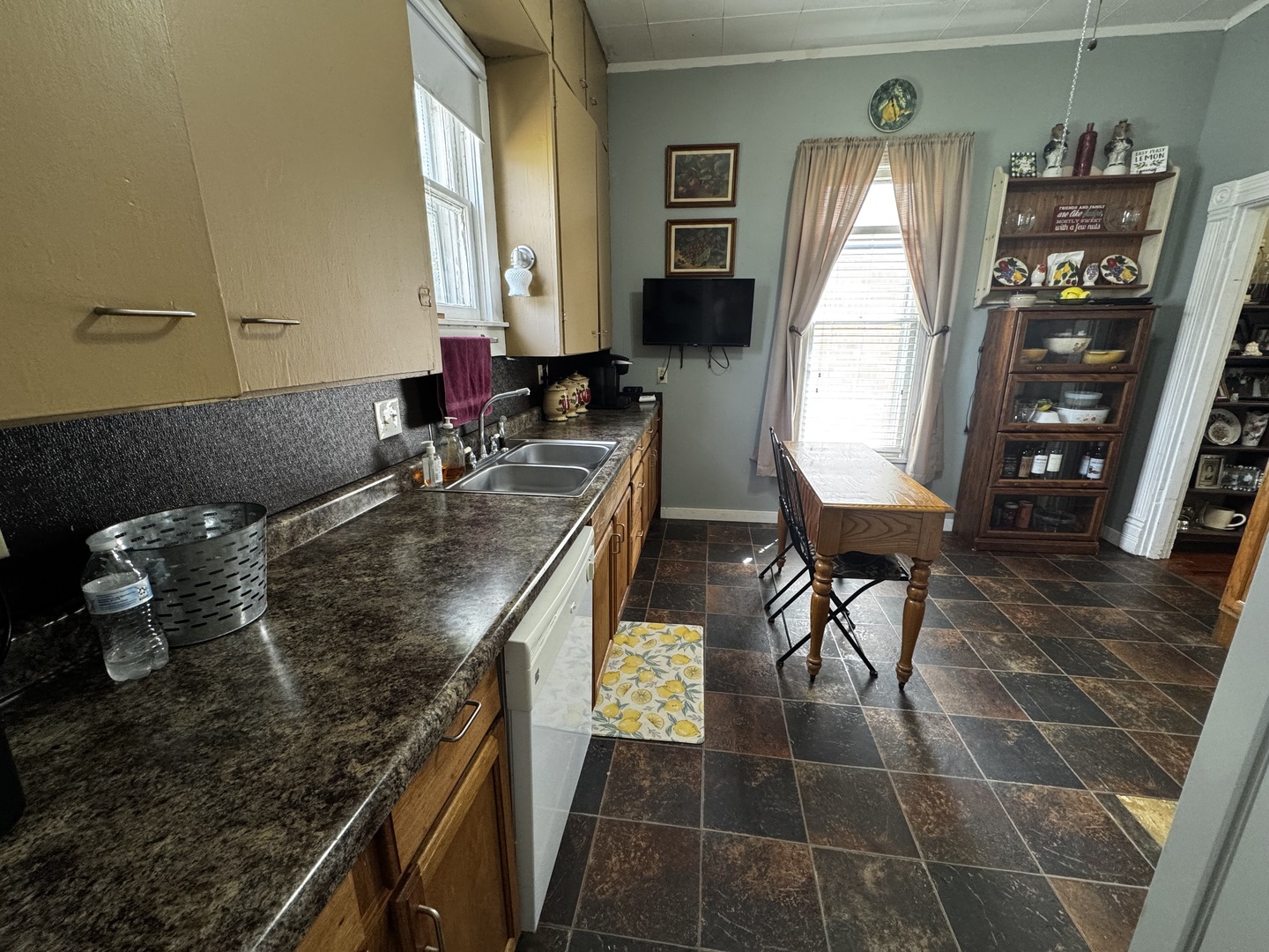 507 W South Street Property Photo 6